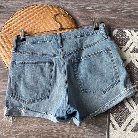 Madewell High-Rise Denim‎ Shorts in Cantrell Wash: TENCEL™ Lyocell Edition - Picture 3 of 10